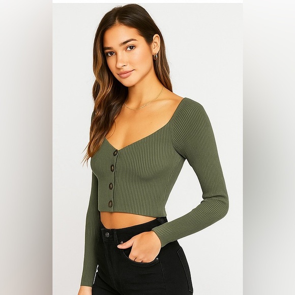 Olive Green Ribbed Button-Up Crop Top - Picture 4 of 6